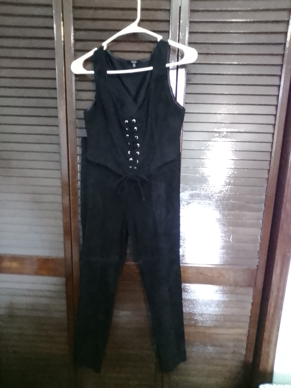 Black set, top with lace-up front and legging bottoms #laceup #matchingset